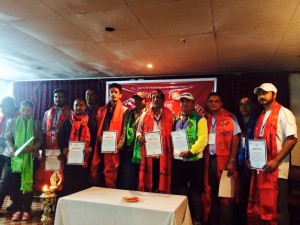 काठमाडौं जिल्ला क्रिकेट संघका निर्वाचित अध्यक्ष दिवाकर घले र सदस्यहरु । 