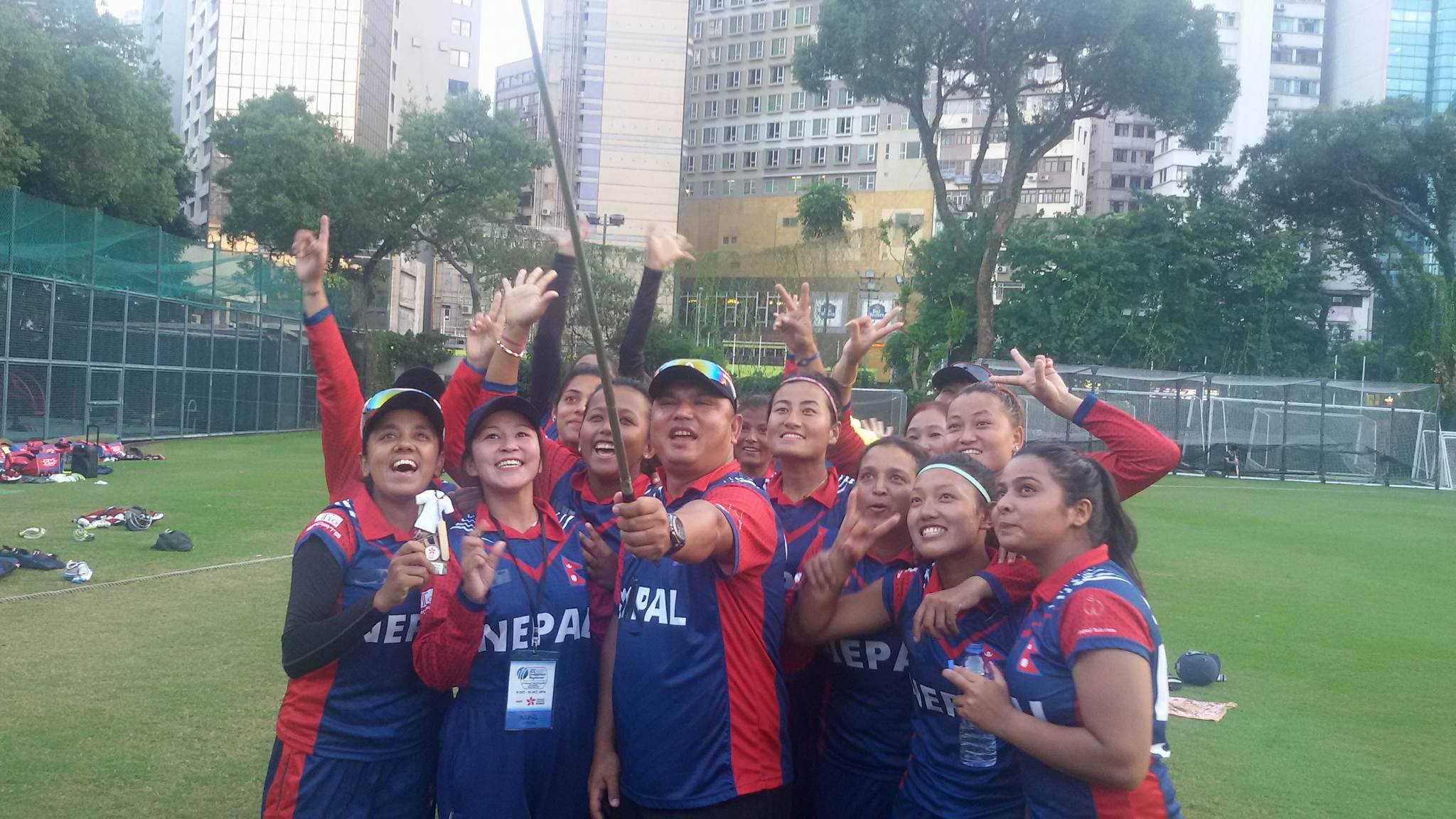 nepal-womens-selfie-1
