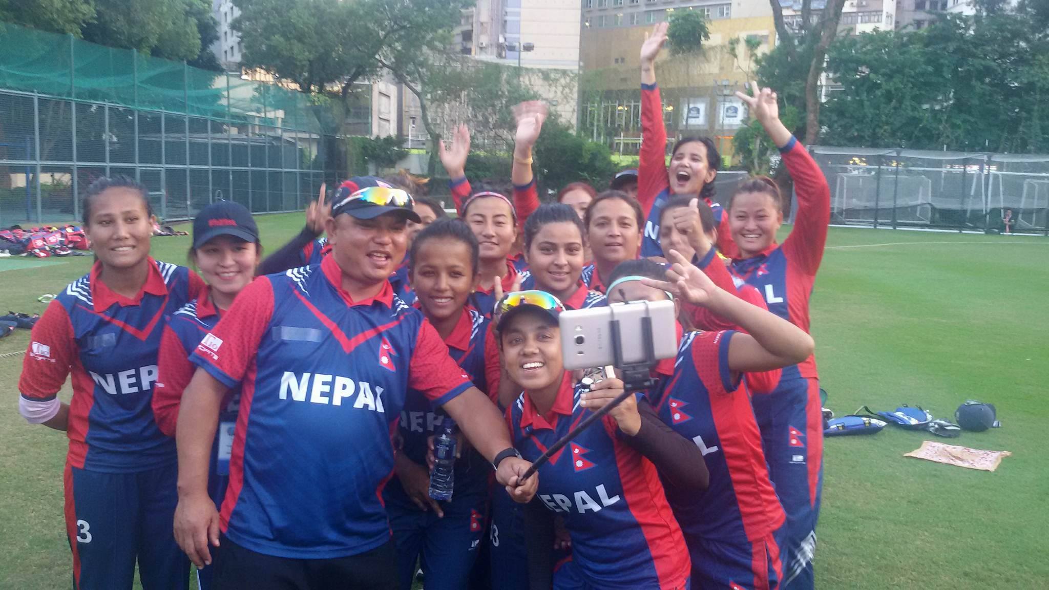 nepal-womens-selfie-2