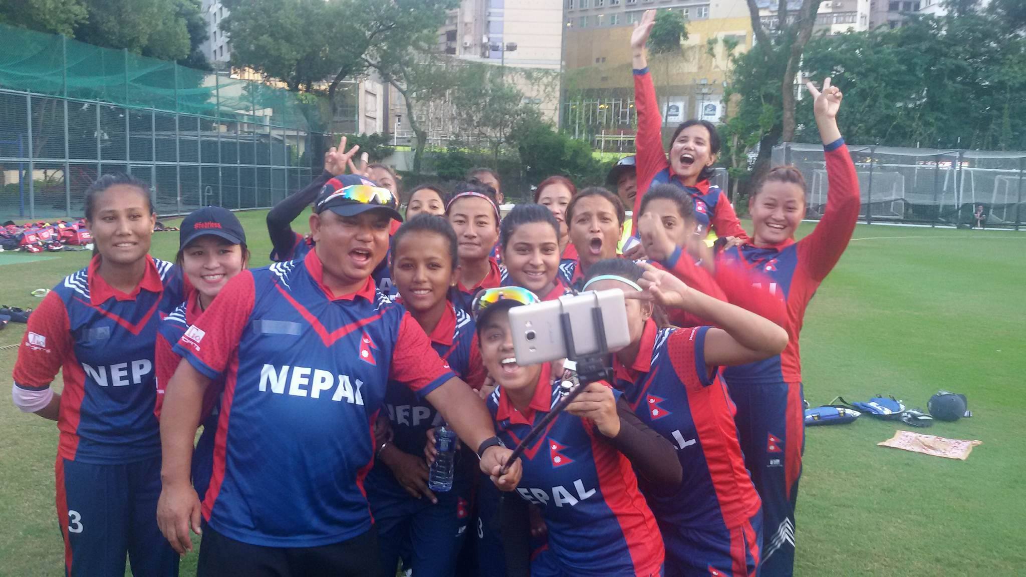 nepal-womens-selfie-4