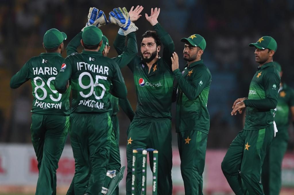 बाबर र उस्मान चम्कँदा पाकिस्तान विजयी