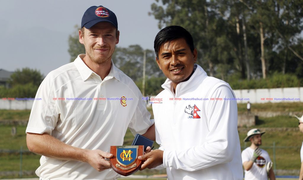 नेपाल फिल्डिङ गर्दै, कप्तान ज्ञानेन्द्रसहित ९ खेलाडीको डेब्यू