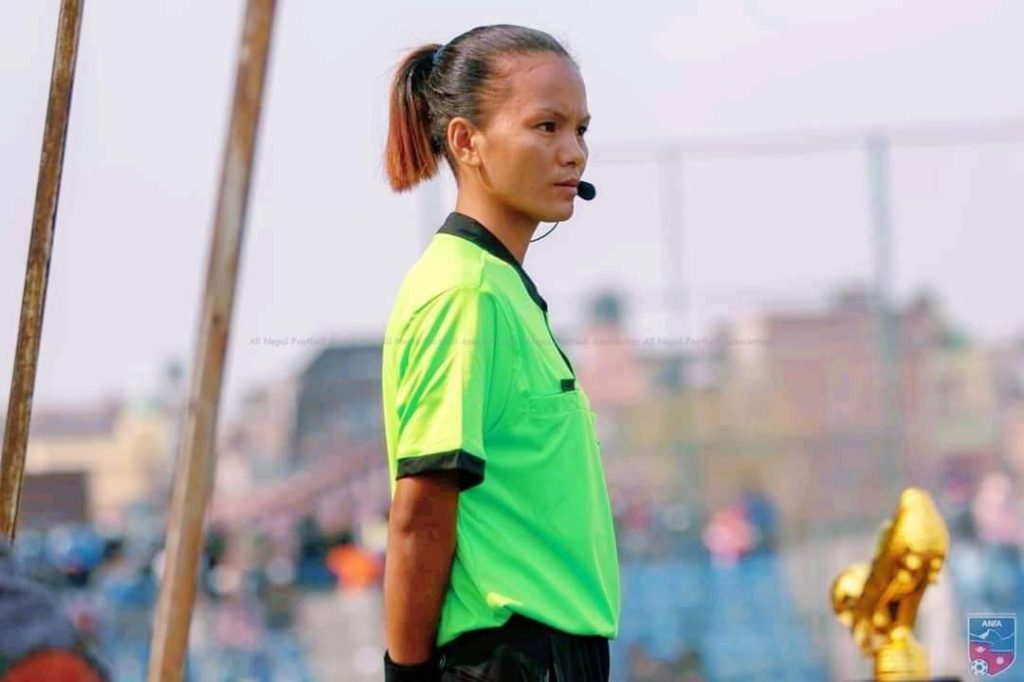 रेफ्रीमाथि हातपात गर्ने ६ खेलाडी र प्रशिक्षकमाथि प्रतिबन्ध | Hamro Khelkud