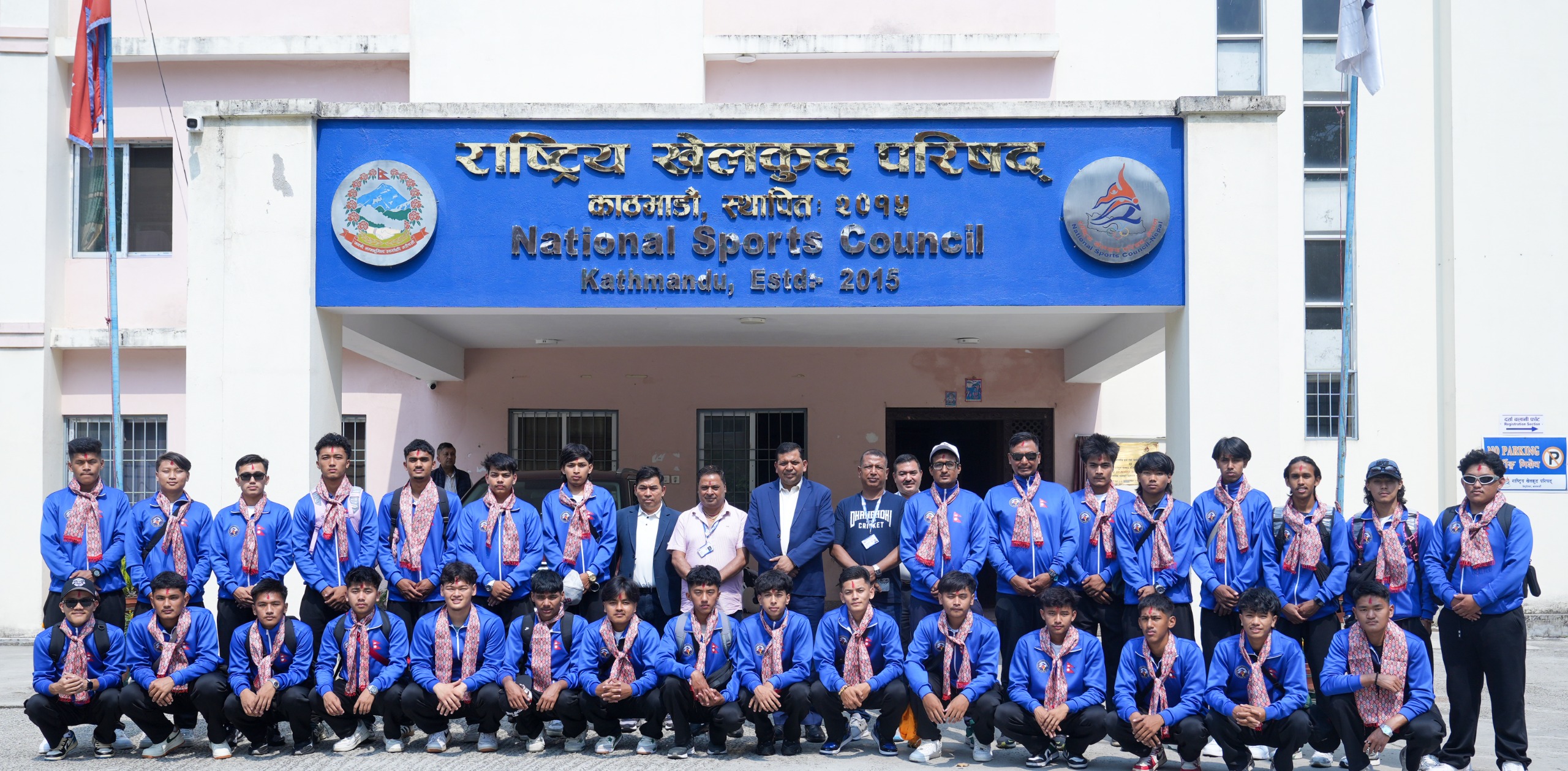दुई युवा ह्यान्डबल टोली बंगलादेश प्रस्थान